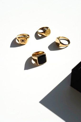 Oversize Black Onyx Ringa Gold